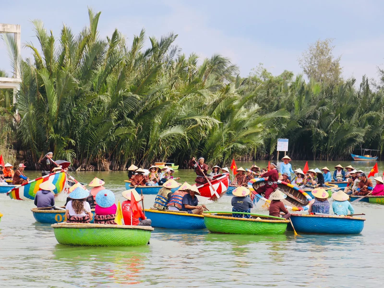 Đà Nẵng bùng nổ du lịch dịp lễ: Công suất phòng gần kín, khách quốc tế trở lại mạnh mẽ